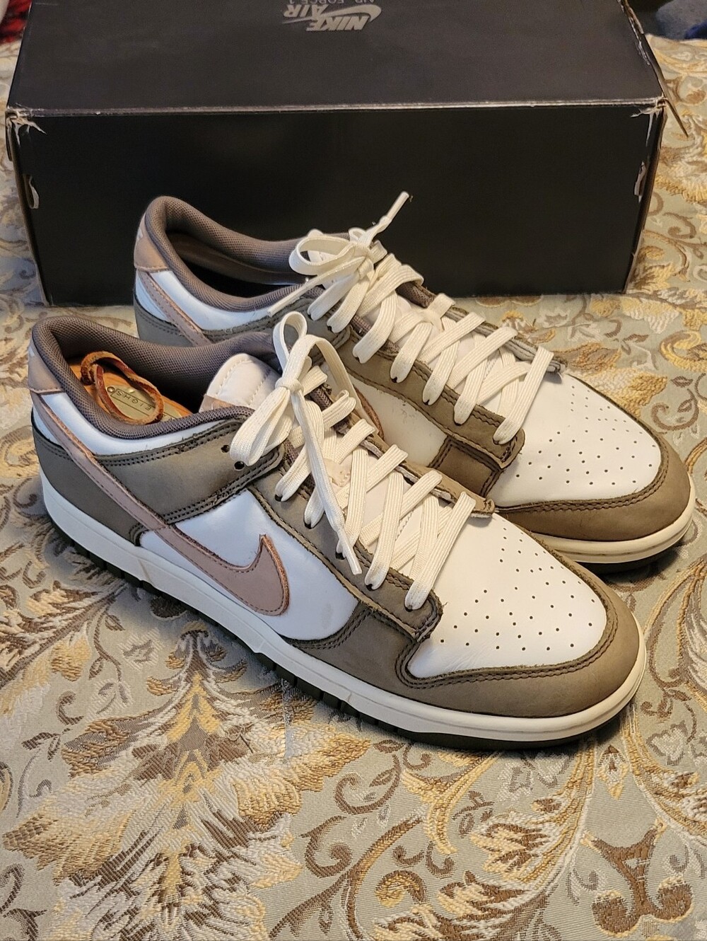 Nike Men’s Low-Top Sneakers in White, Taupe and Rose Gold Swoosh